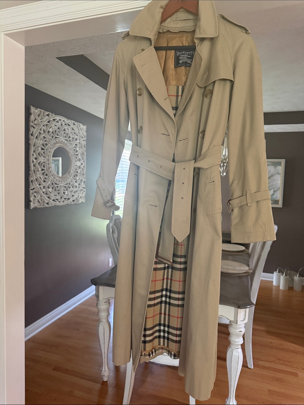 Burberry Beige Trench Coat with Signature Check Lining - Picture 3 of 8